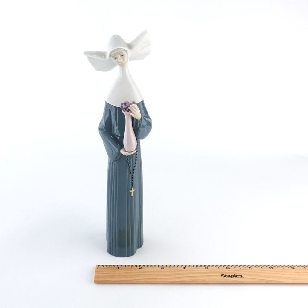 RARE Lladro Vintage Retired Nun Figure #5550 10.5"READ DESC - Picture 11 of 16